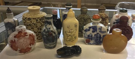 Qty of snuff bottles, including ivory examples, blue and white porcelain bottles, together with misc jades etc